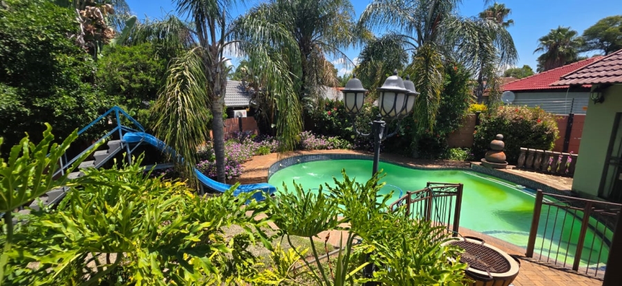5 Bedroom Property for Sale in Wilkoppies North West